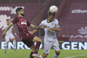 ELLITORAL_375280 |  NA zzzznacd2NOTICIAS ARGENTINAS BAIRES, MAYO 9: Talleres de CÃ³rdoba visita esta tarde a LanÃºs en uno de los encuentros que cerrarÃ¡ la zona B. Foto NA: @clublanuszzzz