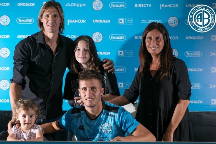 ELLITORAL_347905 |  Gentileza Teté junto a su hijo Ezequiel, jugador de Belgrano