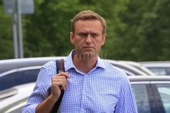 Rusia: condenaron a tres años de prisión a  Alexei Navalny