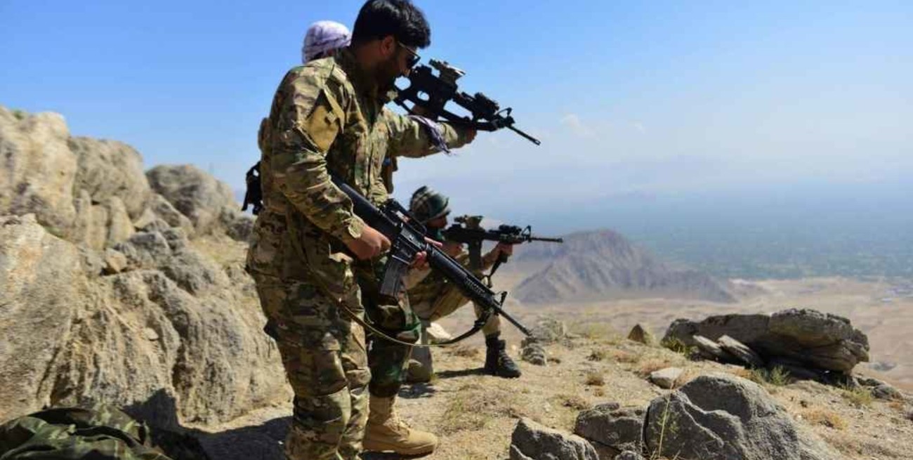 Los talibanes aseguran que tomaron el último bastión de la resistencia afgana, pero esta lo niega