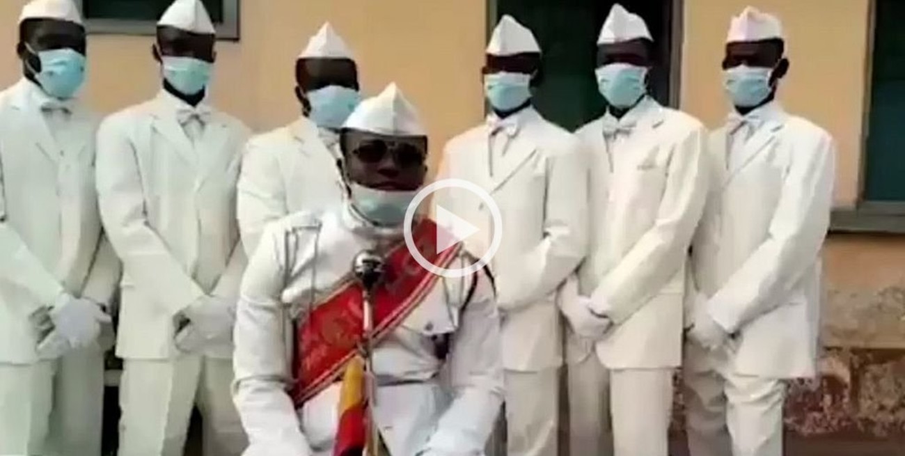 Viral: el mensaje de aliento a los sanitarios de los ghaneses del ataúd