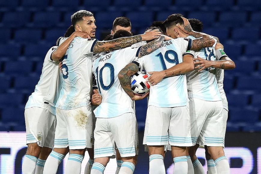 ELLITORAL_387373 |  Archivo El  10  y 10 más. Lionel Messi no se perdió ningún partido de la Copa América. Para enfrentar este sábado a Ecuador por cuartos de final, Scaloni tiene que decidir un par de puestos.