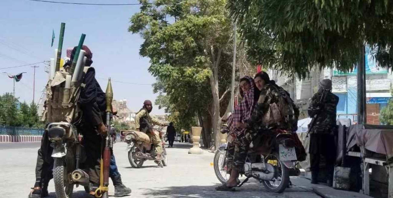 Los talibanes tomaron la tercera ciudad más grande de Afganistán  