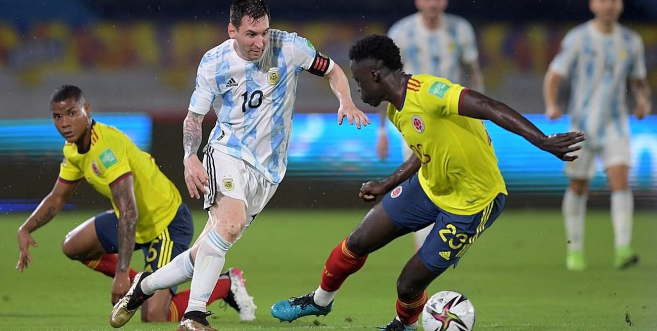 A la Argentina se le escapó en el final y empató con Colombia
