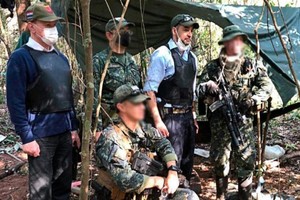 ELLITORAL_323917 |  Gentileza Infobae Efectivos del ejército paraguayo luego de desbaratar el campamento del EPP.