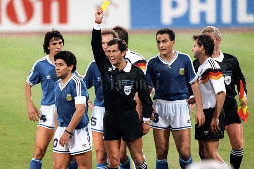 ELLITORAL_312386 |  El Litoral No tiene dudas. El árbitro Codesal todavía sostiene que la falta  no tiene discusión  y redobla la apuesta:  era penal antes y lo es ahora con el VAR .