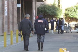 ELLITORAL_391766 |  Mauricio Garín - Archivo El delincuente se filtró en el cuarto de empleados del supermercado ubicado en avenida Rivadavia 3996 y sustrajo una mochila camuflada color verde.