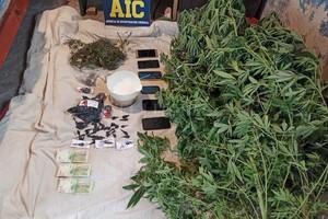 ELLITORAL_380477 |  Gentileza Más de un kilo de cocaína y otro tanto de marihuana fueron secuestrados durante el operativo.