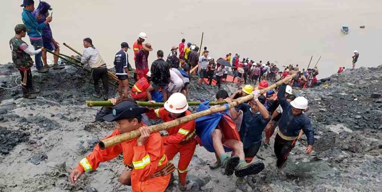 Al menos 113 muertos tras un accidente en una mina de Birmania