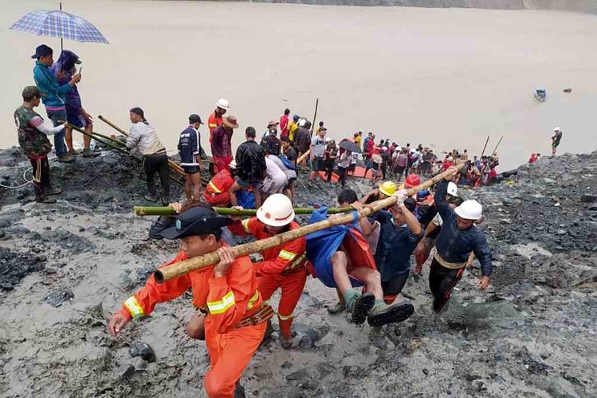 ELLITORAL_311221 |  Agencias Al menos 113 muertos tras un accidente en una mina de jade en Birmania.