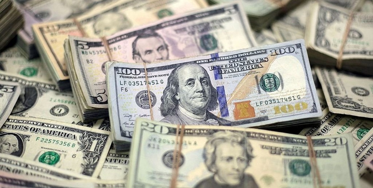 El Banco Central hizo una venta récord y el dólar blue bajó a $ 200