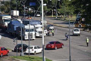 Flavio Raina El corte se levantó, pero  por ahora , según algunos choferes de las empresas. Se aguardan soluciones.