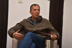 ELLITORAL_400587 |  Guillermo Di Salvatore El trabajo informal ronda el 30 % en la Argentina y llegó a estar en el 50 % en 2001, señaló el ministro de Trabajo de la provincia Juan Manuel Pusineri. Fiscalización, pero también incentivos para promover el blanqueo de trabajadores en la agenda el gobierno.