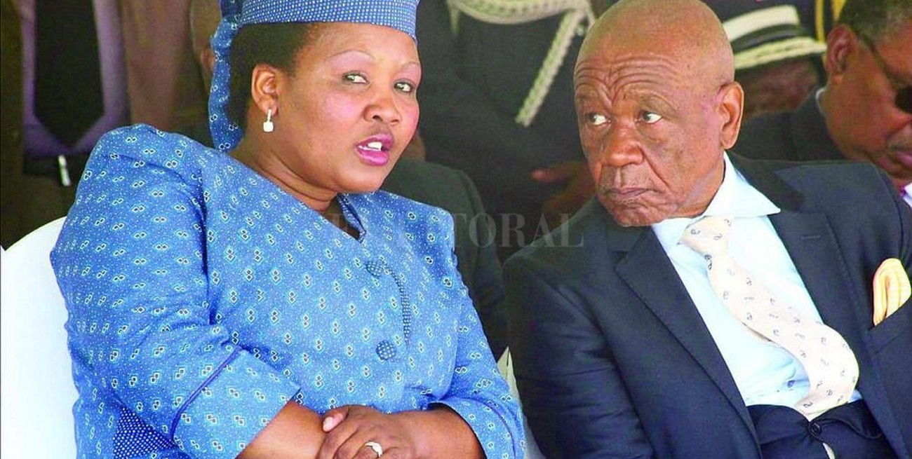 Lesoto: por el crimen de la anterior esposa del Premier acusan a su actual pareja