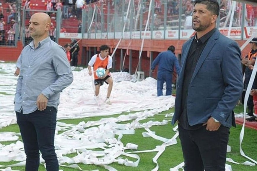 ELLITORAL_303776 |  Archivo El Litoral Dupla exitosa. El técnico de San Martín de Tucumán, Sergio Gómez (derecha) y su ayudante de campo, Fabio Orsi, piensan que el  Ciruja  debería ascender dada la campaña realizada hasta que comenzó la cuarentena.