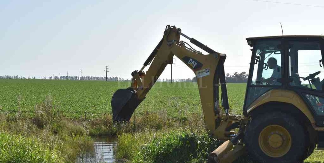 La comuna refuerza la limpieza de canales en la zona rural 