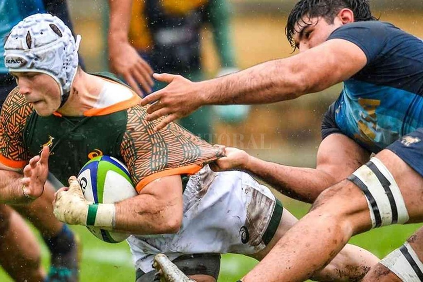 ELLITORAL_385390 |  gentileza SARU Una imagen que refleja de buen modo la intensidad que tuvo el partido disputado este miércoles en Stellenbosch.