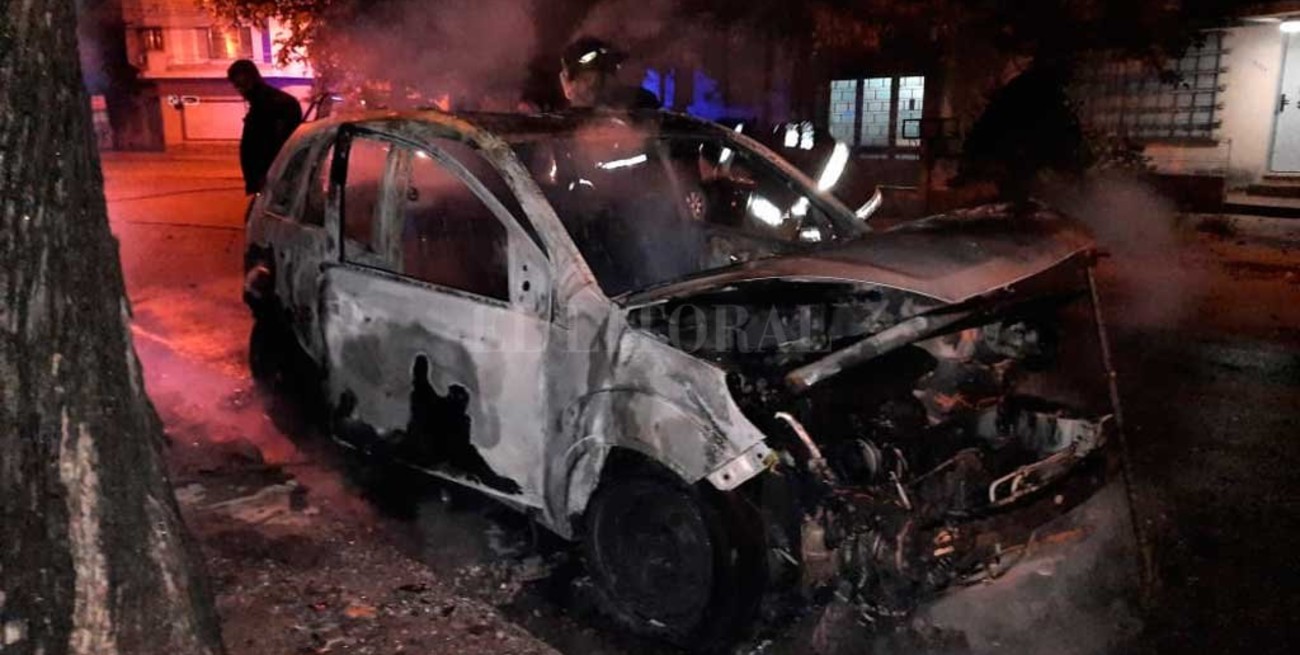 Bombas  "molotov"  contra un automóvil