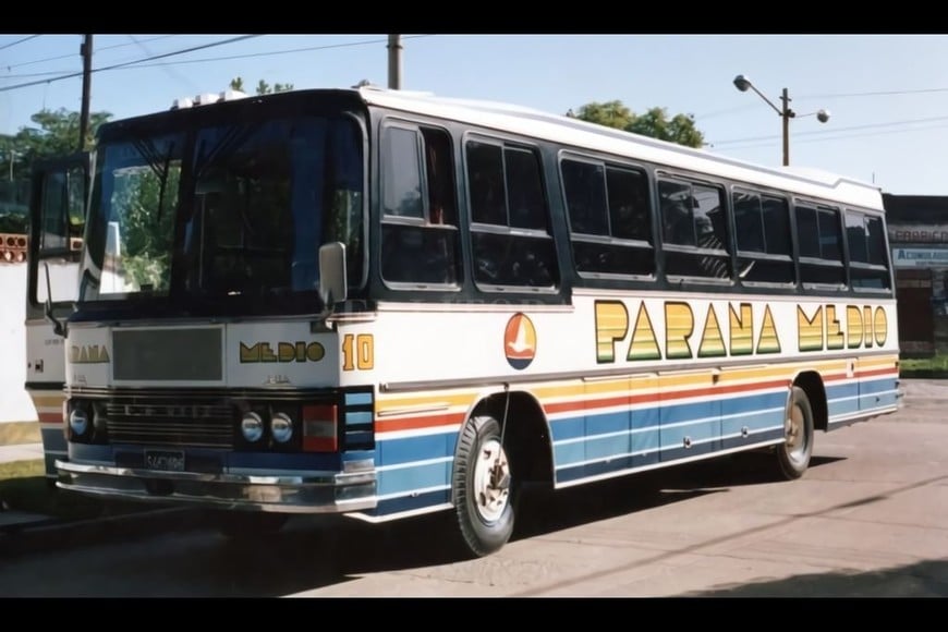 ELLITORAL_382379 |  Imagen de Oscar Pecorari Unidad carrocería Toniutti sobre chasis Mercedes Benz OC-1214, fabricada en 1982. Perteneciente a la empresa Paraná Medio.