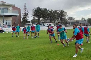 Gentileza UAR En la Pearson High School de Port Elizabeth, el plantel argentino concretó los dos primeros entrenamientos para el debut ante los actuales campeones del mundo.