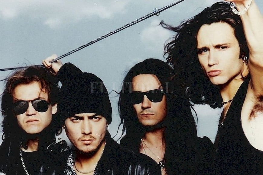 ELLITORAL_309697 |  Captura de pantalla En su etapa junto a Héroes del Silencio