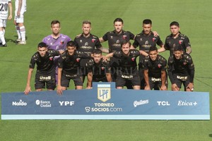 ELLITORAL_403560 |  Mauricio Garín Habría tres cambios con respecto a este once que igualó con Newell´s.