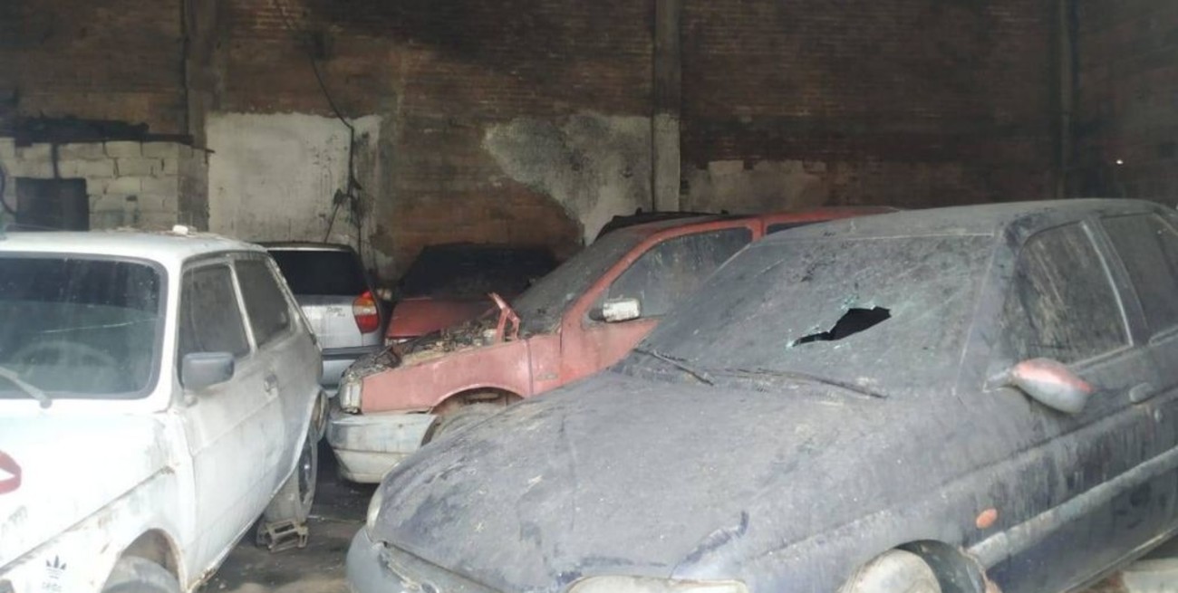 Más de 10 autos incendiados en un taller mecánico de Corrientes