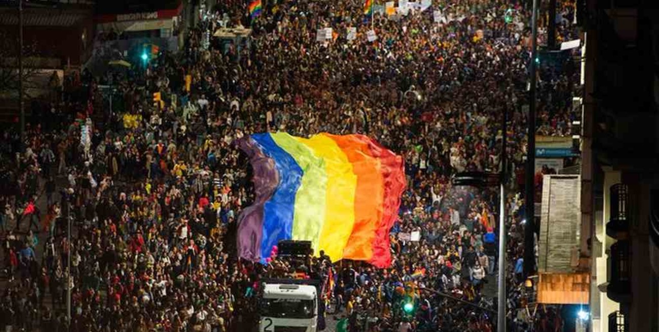 Multitudinaria marcha en Uruguay por la Diversidad Sexual en medio de la pandemia