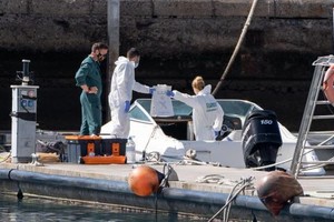 ELLITORAL_373465 |  EFE La Policía Científica analiza la embarcación propiedad del padre desaparecido en Tenerife