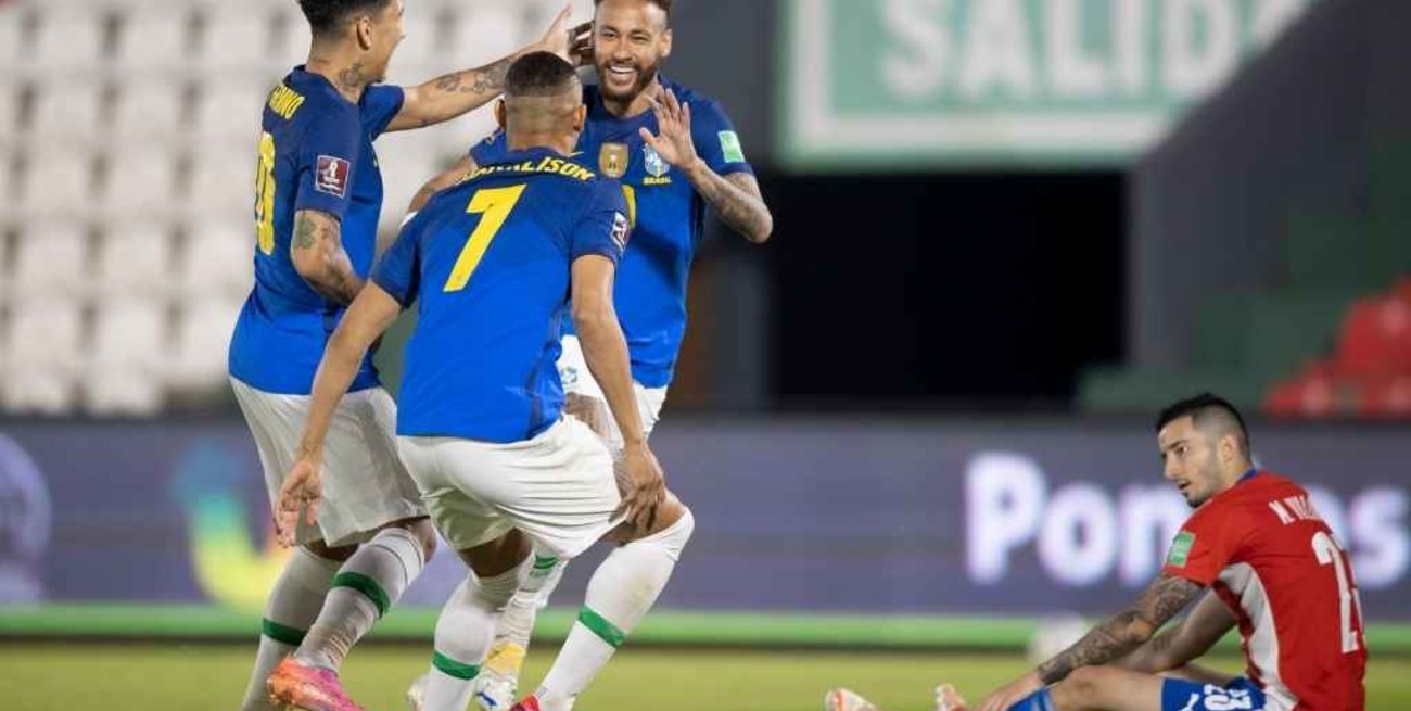 Brasil venció por 2 a 0 a Paraguay y le cortó el invicto