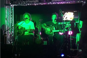 ELLITORAL_364212 |  Gentileza producción Repasamos los clásicos de la banda, nos ponemos en contacto con la gente, los fans más acérrimos, o los más curiosos, que quieren ver de qué se trata esto , cuenta Willy.