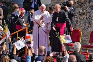 ELLITORAL_361120 |  Gentileza El papa Francisco afirmó que  no es lícito  matar y hacer la guerra  en nombre de Dios , al visitar Mosul, en el Norte de Irak, ciudad símbolo de los crímenes del Estado Islámico contra la población iraquí, en especial los cristianos, entre 2014 y 2017.