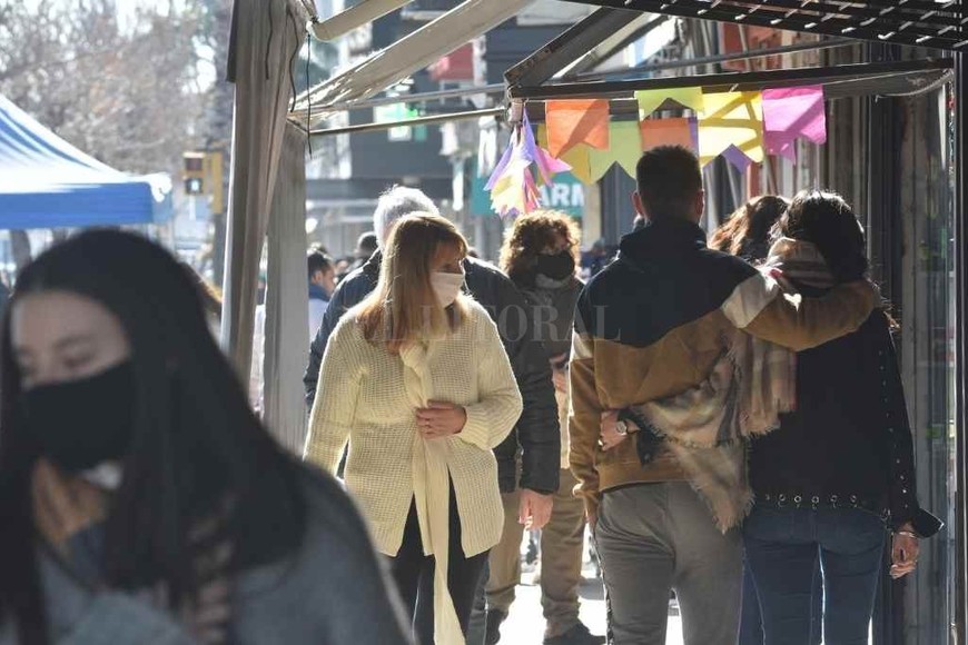 ELLITORAL_387878 |  Flavio Raina Circulación. El virus viaja en la gente, por ello es fundamental monitorear su comportamiento.