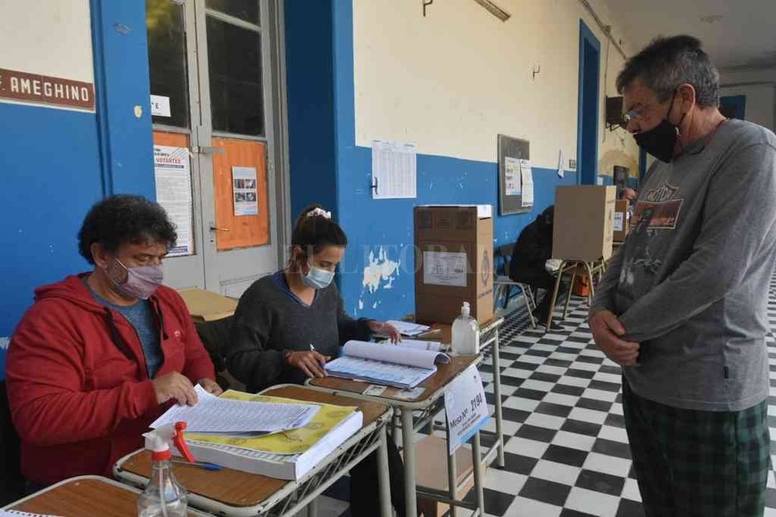 ELLITORAL_404141 |  Pablo Aguirre En agenda. Se enviaron 22 mil convocatorias a autoridades de mesa; la mitad fueron rechazadas.