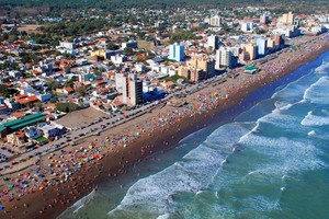 Gentileza Vista aérea de la ciudad balnearia de Monte Hermoso.
