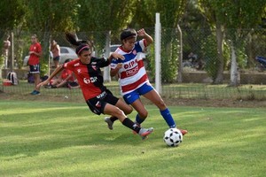 ELLITORAL_407823 |  Guillermo Vogt Colón y Unión. El clásico del femenino se juega el domingo a las 12 en el predio Fraternidad Deportiva.