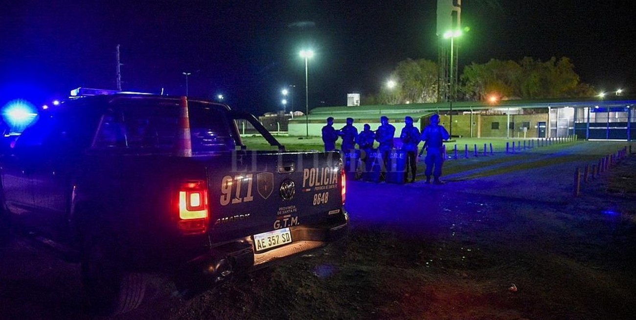 Atacan a tiros el penal de Piñero: hay un muerto y se fugaron varios presos