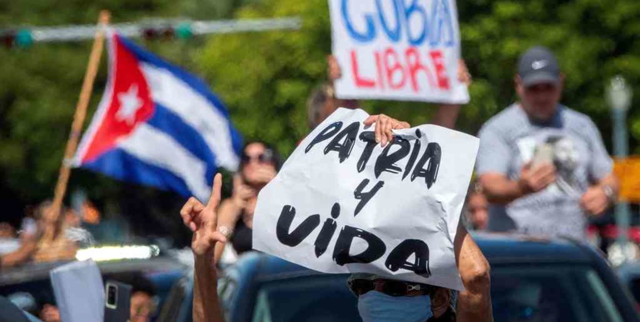 La Unión Europea pide a Cuba liberar a opositores y periodistas detenidos en las protestas