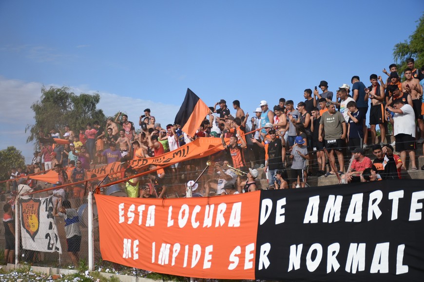 ELLITORAL_422411 | Eduardo Seval La hinchada Naranja colmó su reducto para alentar al equipo y empujarlo hacia la final.