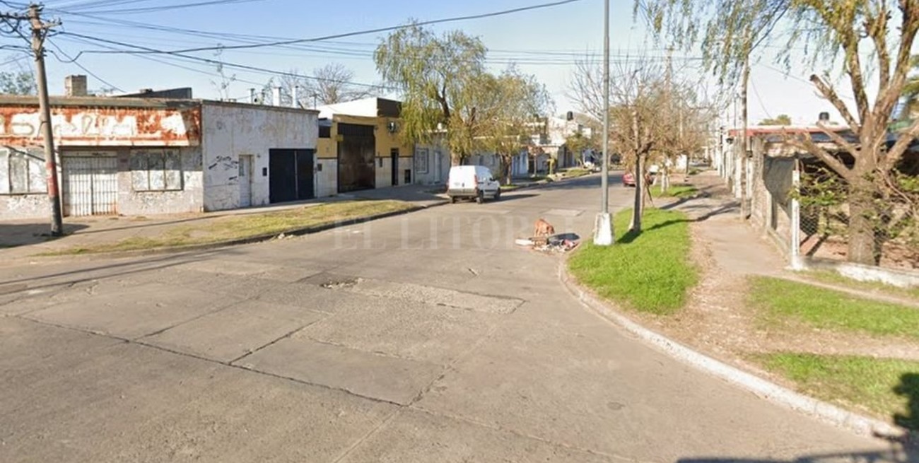 Drama en barrio Centenario: logró escapar cuando su novio la atacaba con una cuchilla