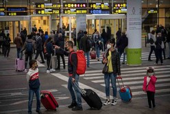 Por el aumento de casos de Covid-19, la Unión Europea analiza nuevas recomendaciones sobre los viajes internos