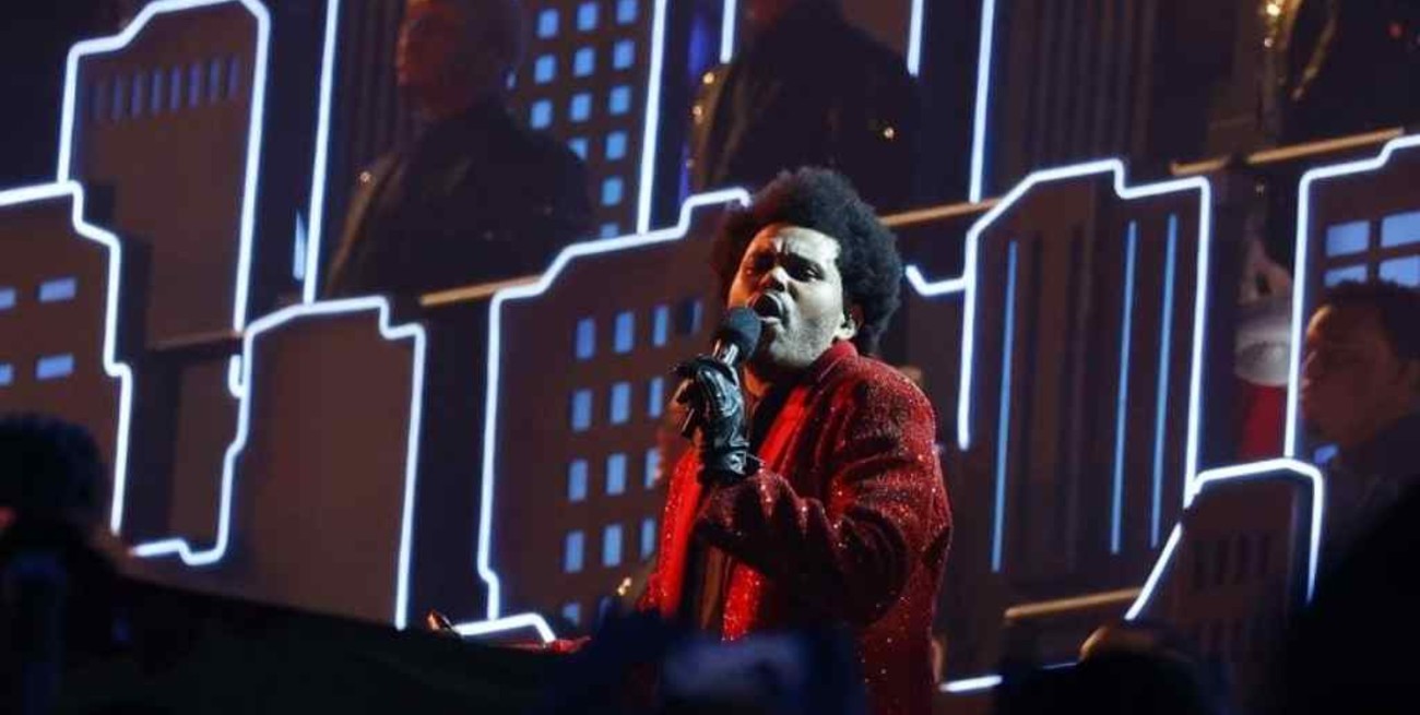 The Weeknd protagonizó el espectáculo de medio tiempo del Super Bowl 