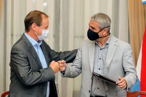 Gentileza Gustavo Bordet junto al ministro Ferraresi