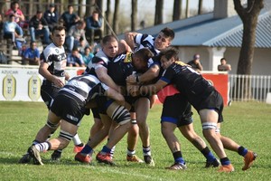 Luis Cetraro La lucha entre los forwards fue la característica más saliente del encuentro disputado en el barrio Las Delicias de nuestra capital.