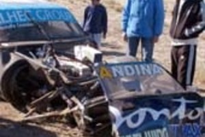 Agencia Télam El auto de Guillermo Castellanos luego del rescate.