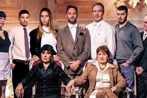 Gentileza Producción / Brenda Nemerovsky Las acciones de la puesta tienen como marco un espacio de reuniones en la época actual, pero en todo momento se entabla un diálogo con la obra original de William Shakespeare.