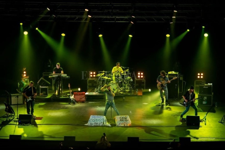 ELLITORAL_399647 |  Gentileza Pablo Gastón Ferri / Gonna Go! La banda calentando el escenario del Teatro Coliseo de Buenos Aires, en lo que fue su primera vez en dicha sala.