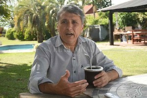 ELLITORAL_414312 |  Flavio Raina Tuvimos un mandato para hacer muchas cosas pero creo que es el momento de dar un salto cualitativo en los próximos cuatro años , dice González, actual intendente de Rincón y candidato a la reelección.