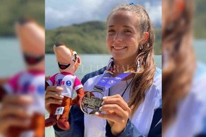 ELLITORAL_420935 |  Gentileza La alegría de Paulina Contini, representante del Club Náutico El Quillá, con su medalla de oro.