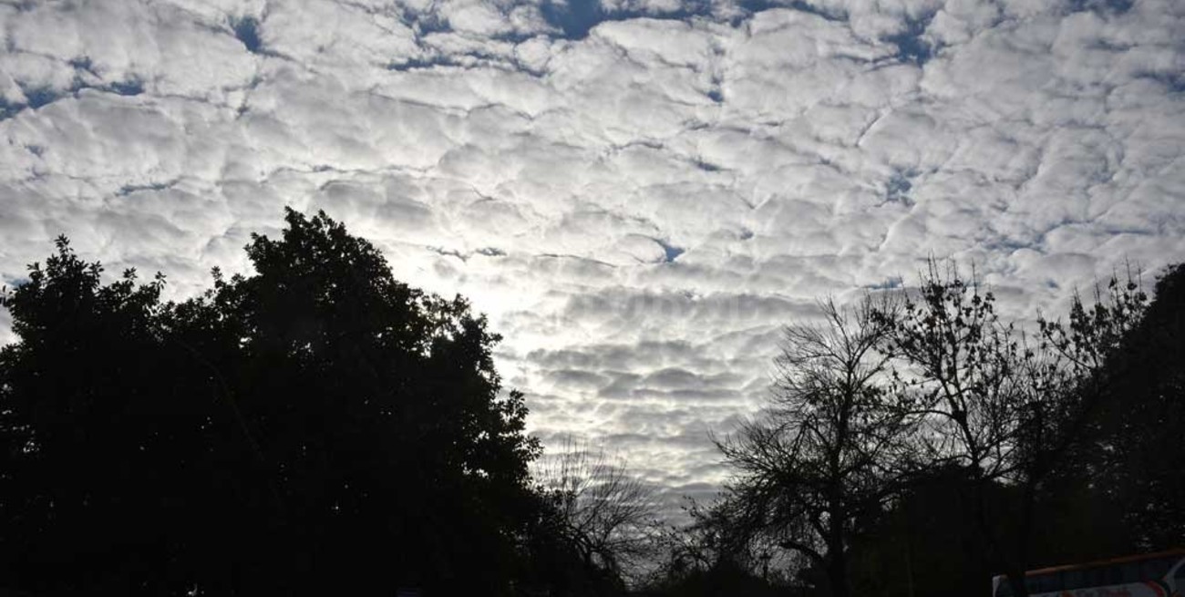 Sábado de cielo nublado en la ciudad de Santa Fe